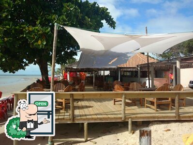 Veja imagens do exterior do Samburá Restaurante e cabana Coroa vermelha