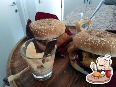 Concediti un bell'hamburger al ristorante Al Brigantino