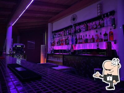 Siediti a un tavolo di BUBBLES CLUB