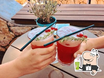 Smola Chillout Bar Rab propone un'ampia varietà di cose da bere