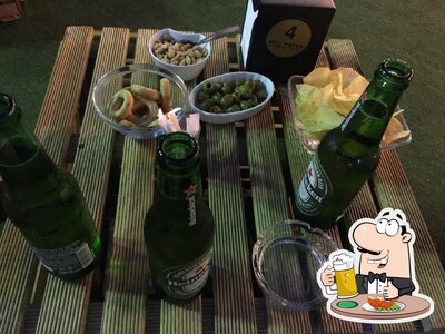 Puoi prenderti un rinfrescante bicchiere di birra chiara o scura
