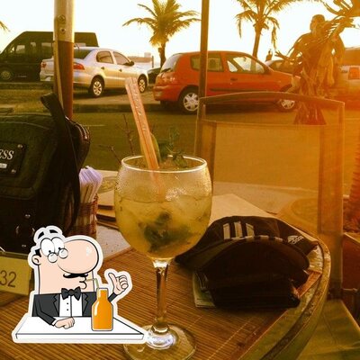Desfrute de uma bebida no Maria da Praia