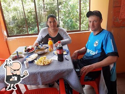 Sente em uma das mesas no Restaurante Água Na Boca Victor Graeff RS