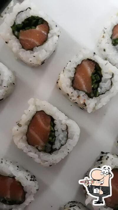 Rolos de sushi são disponibilizados no Temakeria Personal Sushi