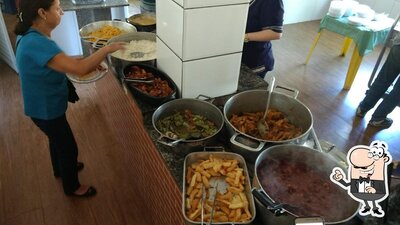 Sente em uma das mesas no Restaurante do Josélio