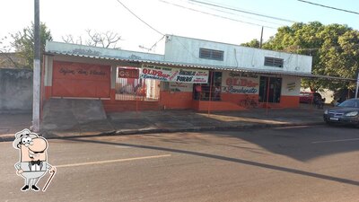 O exterior do Old Bar e conveniência