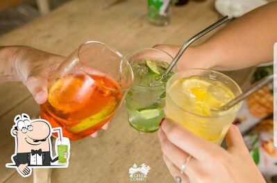 Peça diversos bebidas fornecidos no Casa Combu