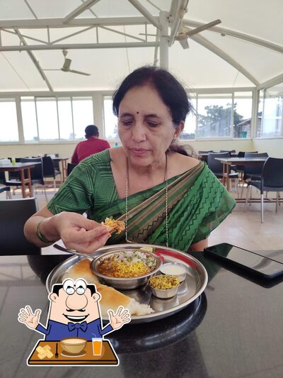 Meals at Bhuleshwar misal
