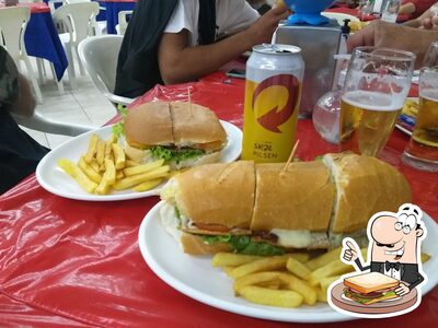 Prove um dos sanduíches oferecidos no HORA DO LANCHE