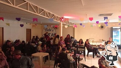 O interior do Bebi's Okê