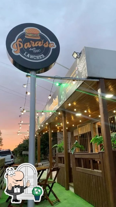 O exterior do Paraíso do Lanche e Pizza