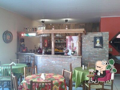 O interior do Santa Helena Grill