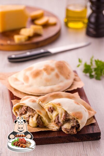 Comida em Mini Kalzone | Villa Romana Shopping