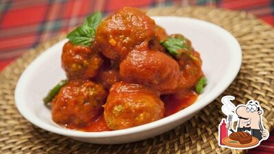 Curiosa tra l'ampia gamma di pasti a base di carne