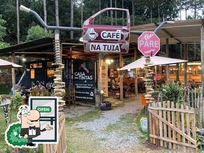 Você pode espairecer no exterior Café na Tuia
