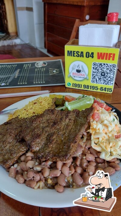 Comida em Café da Regina