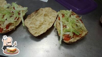 Frankie Chicken e Pizza offre panini e pasti|altro cibo) a pranzo
