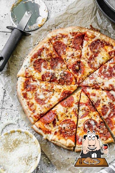 Try out pizza at Sarwar cafe