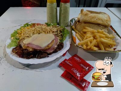 Peça um hambúrguer no Conduta lanche
