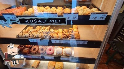 Siediti a un tavolo di Pek-snack