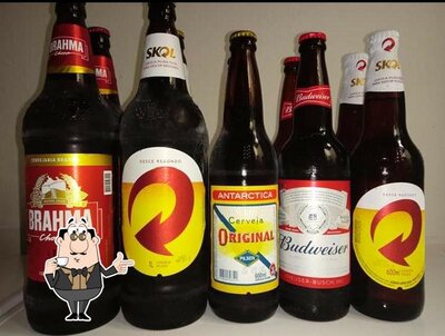 Experimente diferentes drinques disponíveis no Bar do totonho