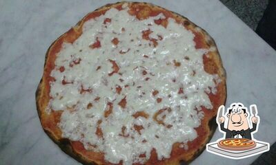 Ordina una pizza alla pizzeria Food Orientale