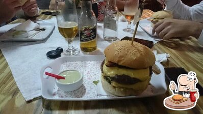 Delicie-se com um hambúrguer no PoBurger