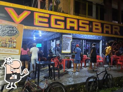 Veja imagens do exterior do Vegas Bar
