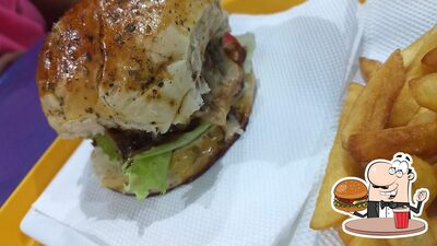 Delicie-se com um hambúrguer no Açailândia
