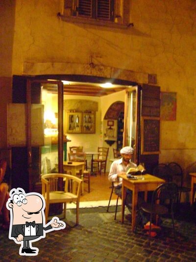 Siediti a un tavolo di Enoteca Il Piccolo