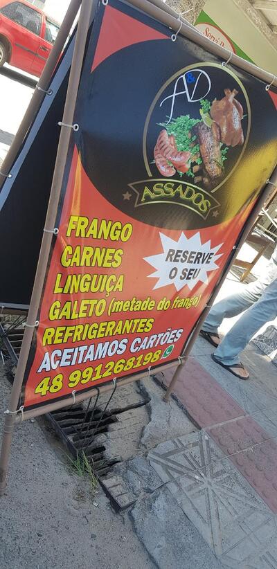 A publicidade apresenta informações sobre o Frango Assado