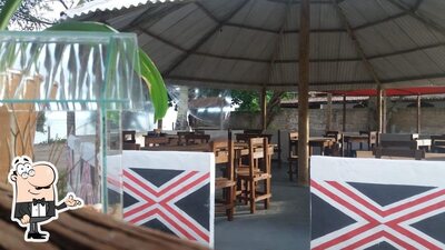 Sente em uma das mesas no Restaurante e petiscaria Pataxó