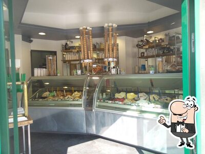 Curiosa tra l'area esterna di Il Gelato di Santa Maria