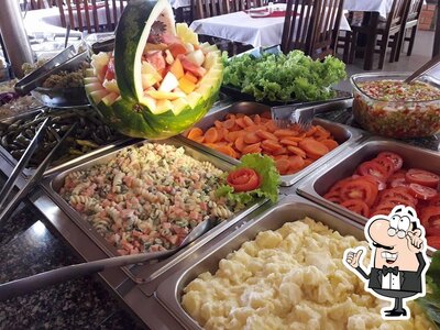Sente em uma das mesas no Churrascaria e Restaurante TUTTY
