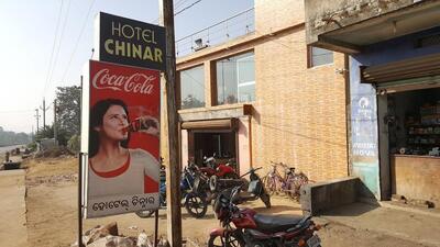 The advertisement shows information about Hotel Chinar