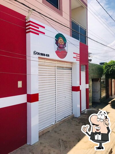 Sente em uma das mesas no Gráfica E Comunicação Irecê Toldos