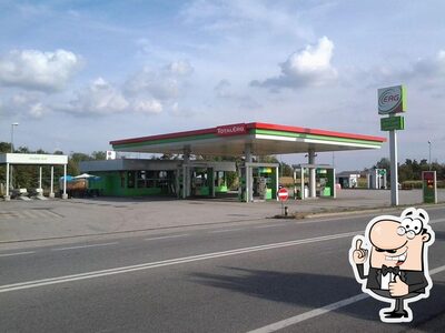 Distributore di carburante, autolavaggio, bar e shop foto
