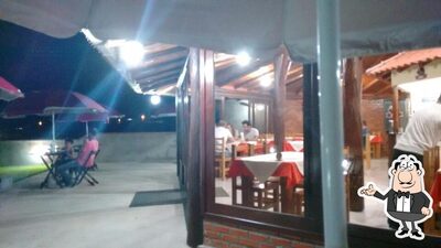 Sente em uma das mesas no A Italiana Ristorante Italiano