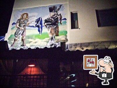 Dai un'occhiata agli interni di Old Tavern