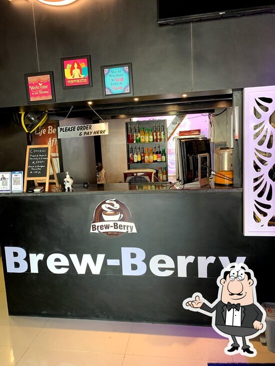 BrewBerry Cafe Omaxe World street Sector79 faridabad, Faridabad