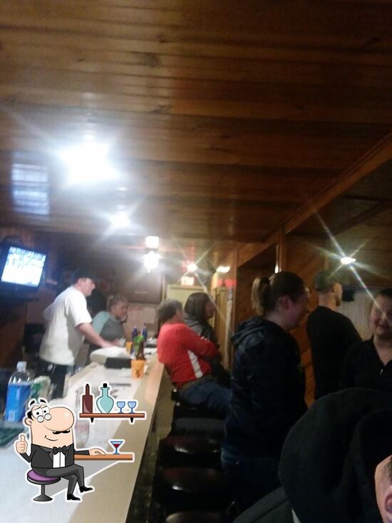 Ski & Bev's Corner Pub in Lomira Restaurant reviews
