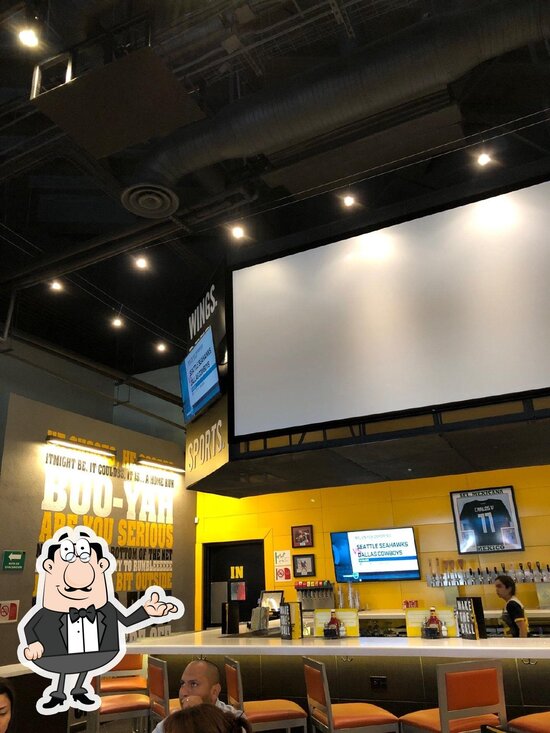 Buffalo Wild Wings restaurant, Santiago de Querétaro, Anillo Vial Fray Junípero Serra 7901