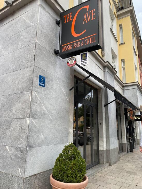 indian-cave-karaoke-bar-international-m-nchen-sports-bar-indian