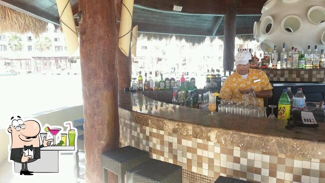 Menu at Manatees - Swim-up bar, Cancún