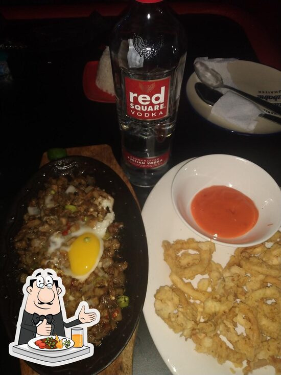LIPS pub & bar, Makati Restaurant reviews