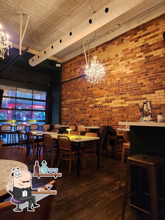 Comma, Toronto, Osgoode - Restaurant menu, prices and reviews