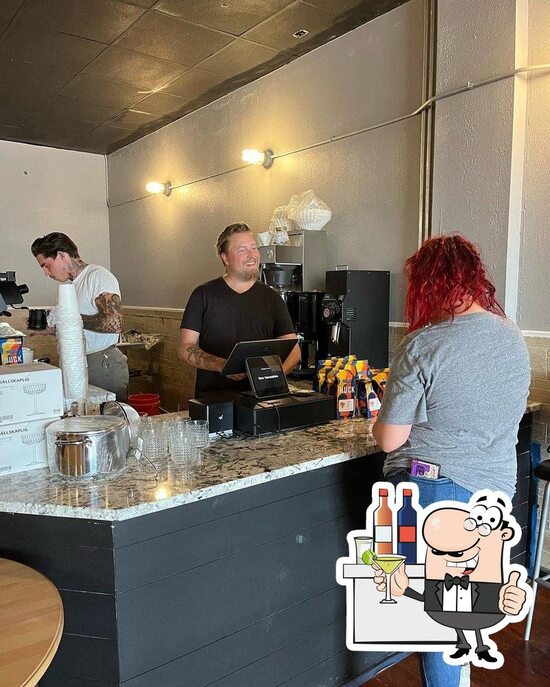 https://img.restaurantguru.com/w550/h367/r7a5-Bear-Necessities-Coffee-and-Bar-bar-counter.jpg