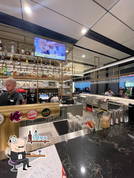 Wolfgang Puck Kitchen & Bar, Schwechat - Speisekarte, Preise und ...