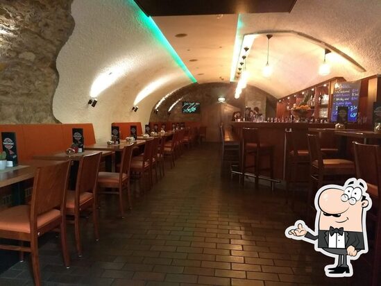 Basement Burgerhouse Und Cocktailbar