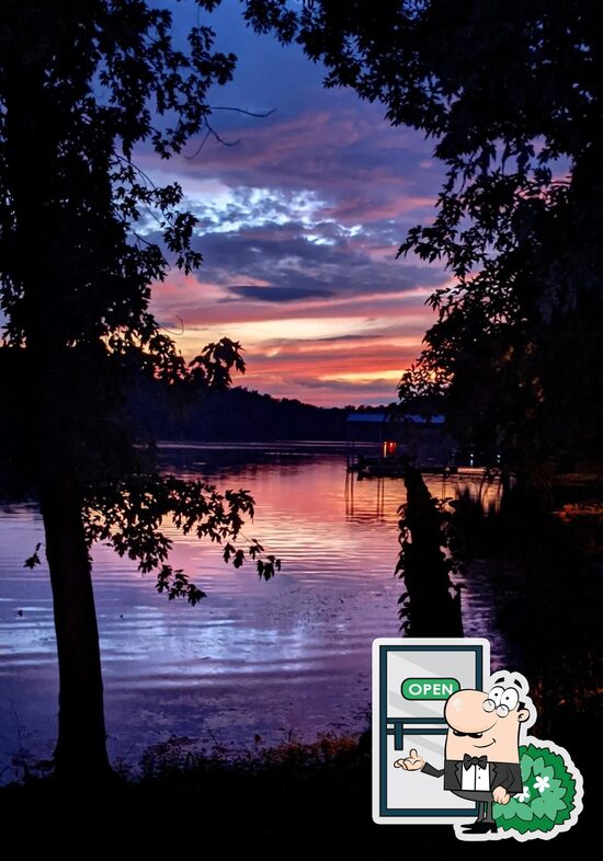 Shady Cove Resort, Marina & Campground LLC in Castalian Springs